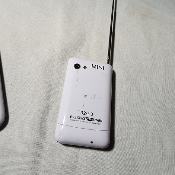 Phones - Picture 6 of 6